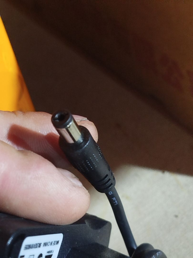 Зарядное устройство HB-090100 для тележек CW 9V/1A (Charger) горизонтальное купить