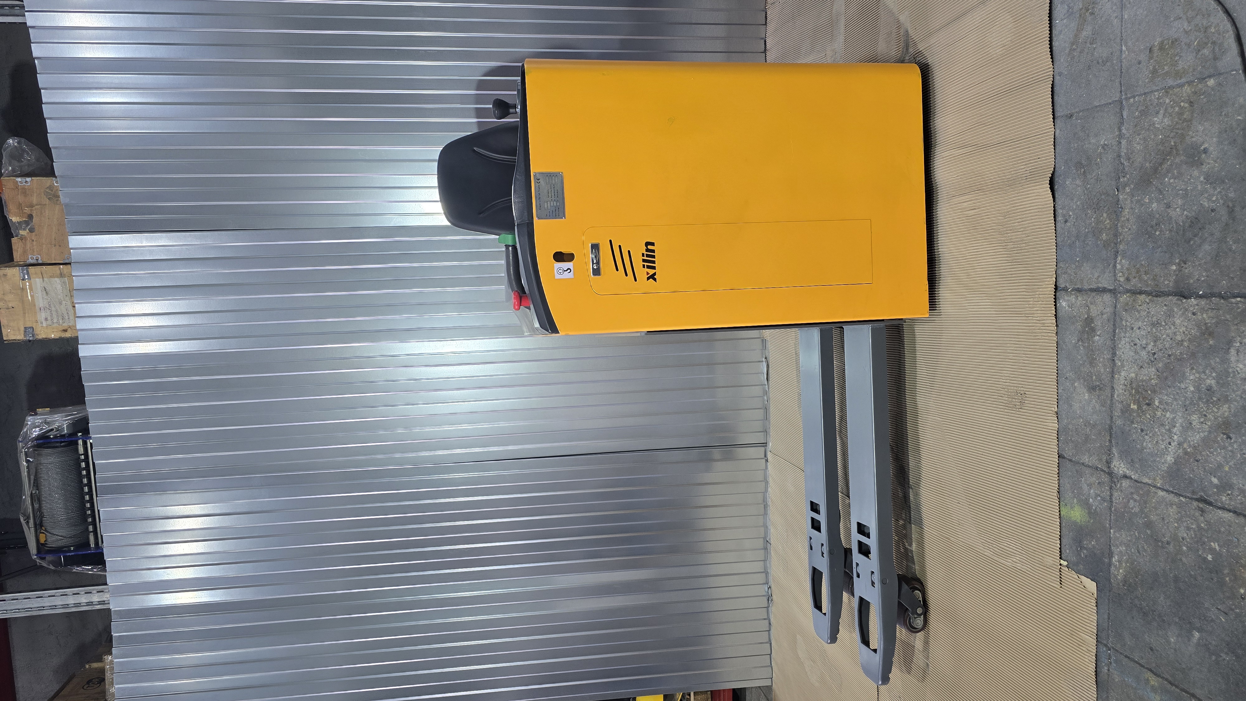 Тележка электрическая 2000 кг 1150 мм XILIN CBD20Z с кабиной 24/320 В/Ач купить