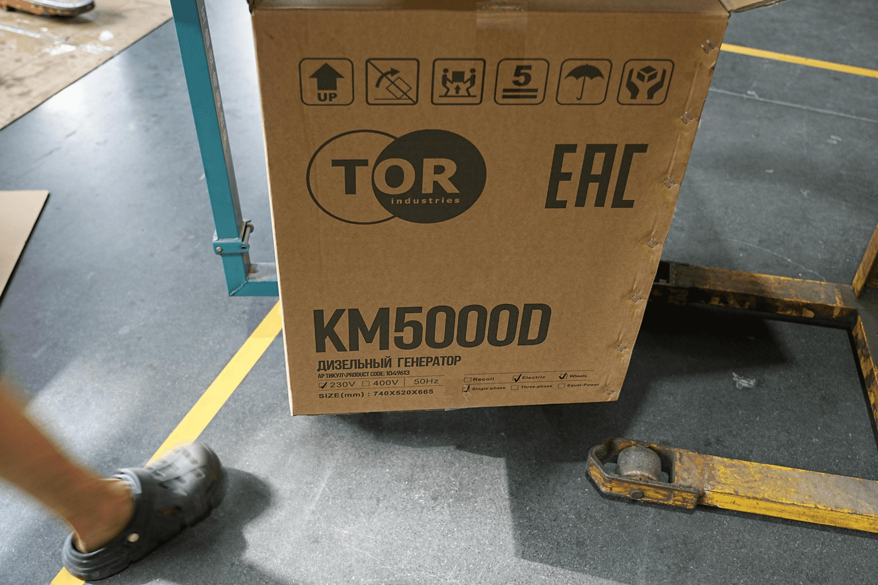 Генератор дизельный 5,0 кВт 220В с электростартером и колесами TOR KM5000D купить