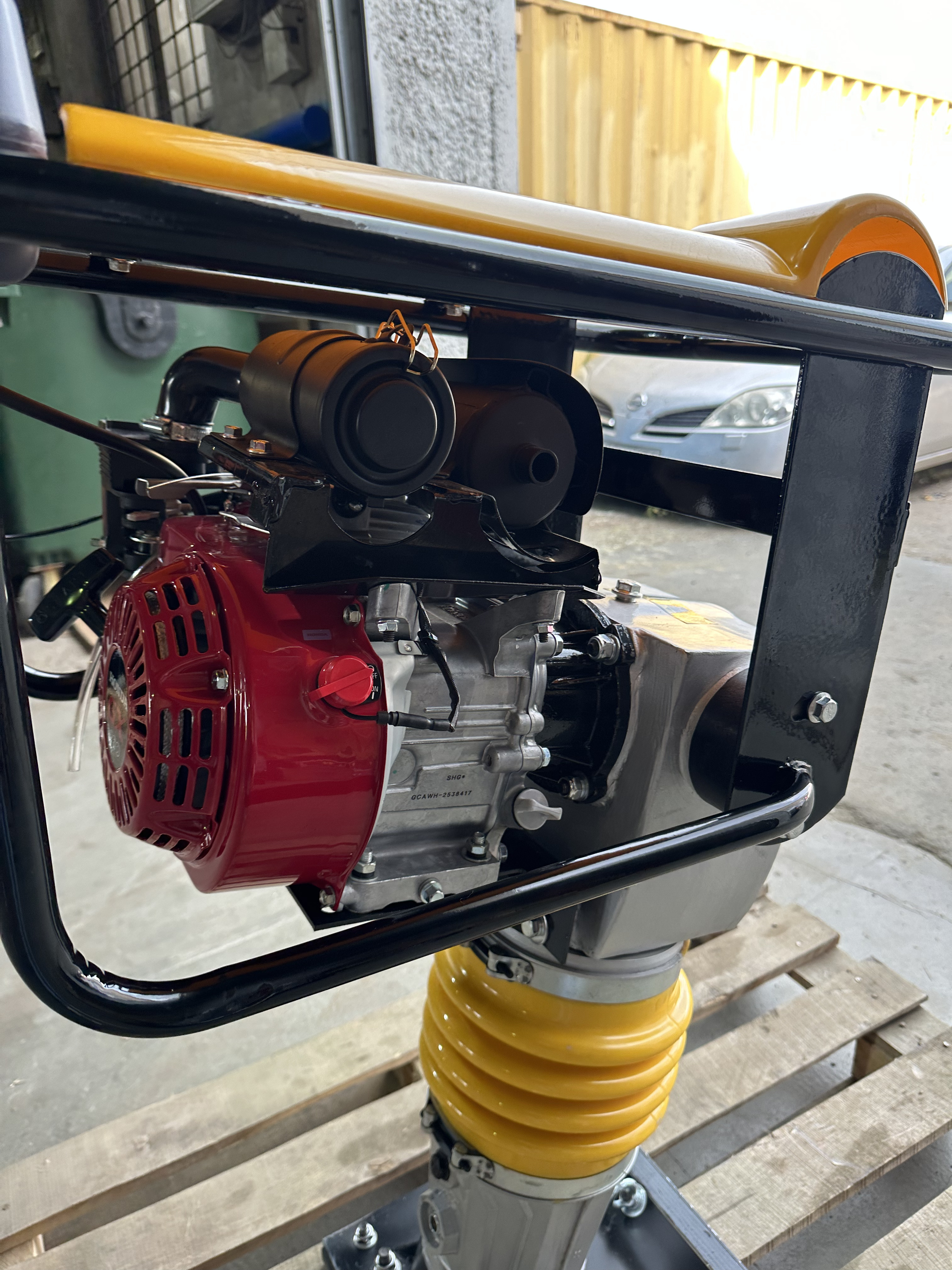 Вибротрамбовка 70 кг, 20 кН (Honda), чугунный корпус TOR RM-80 купить