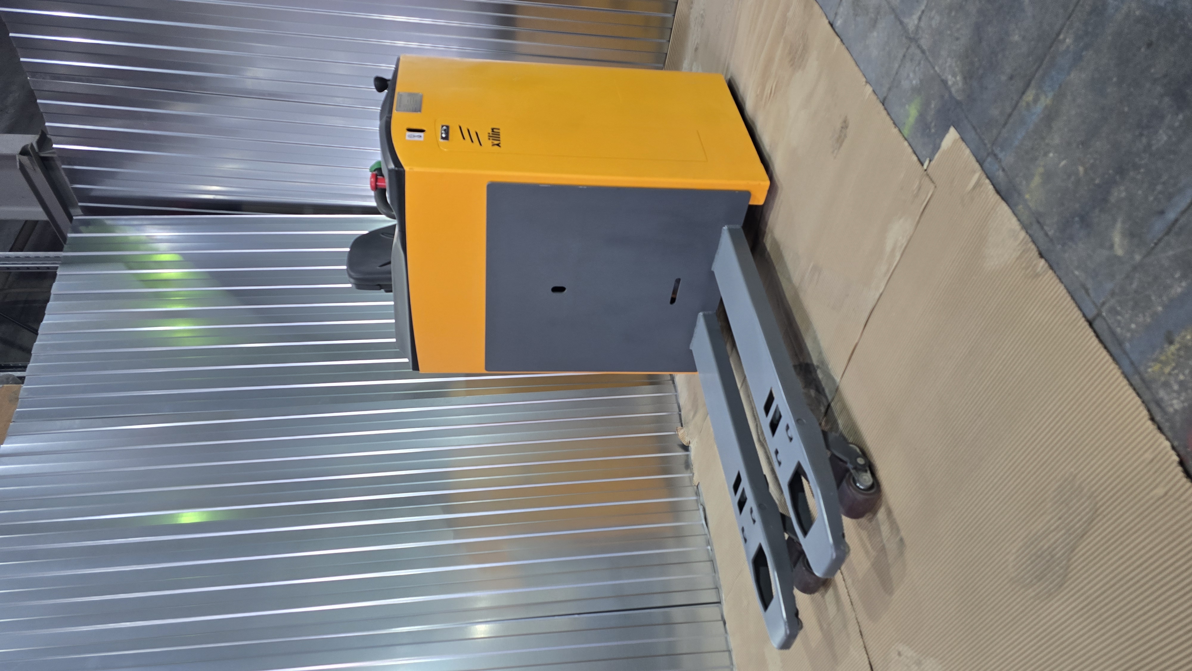 Тележка электрическая 2000 кг 1150 мм XILIN CBD20Z с кабиной 24/320 В/Ач купить