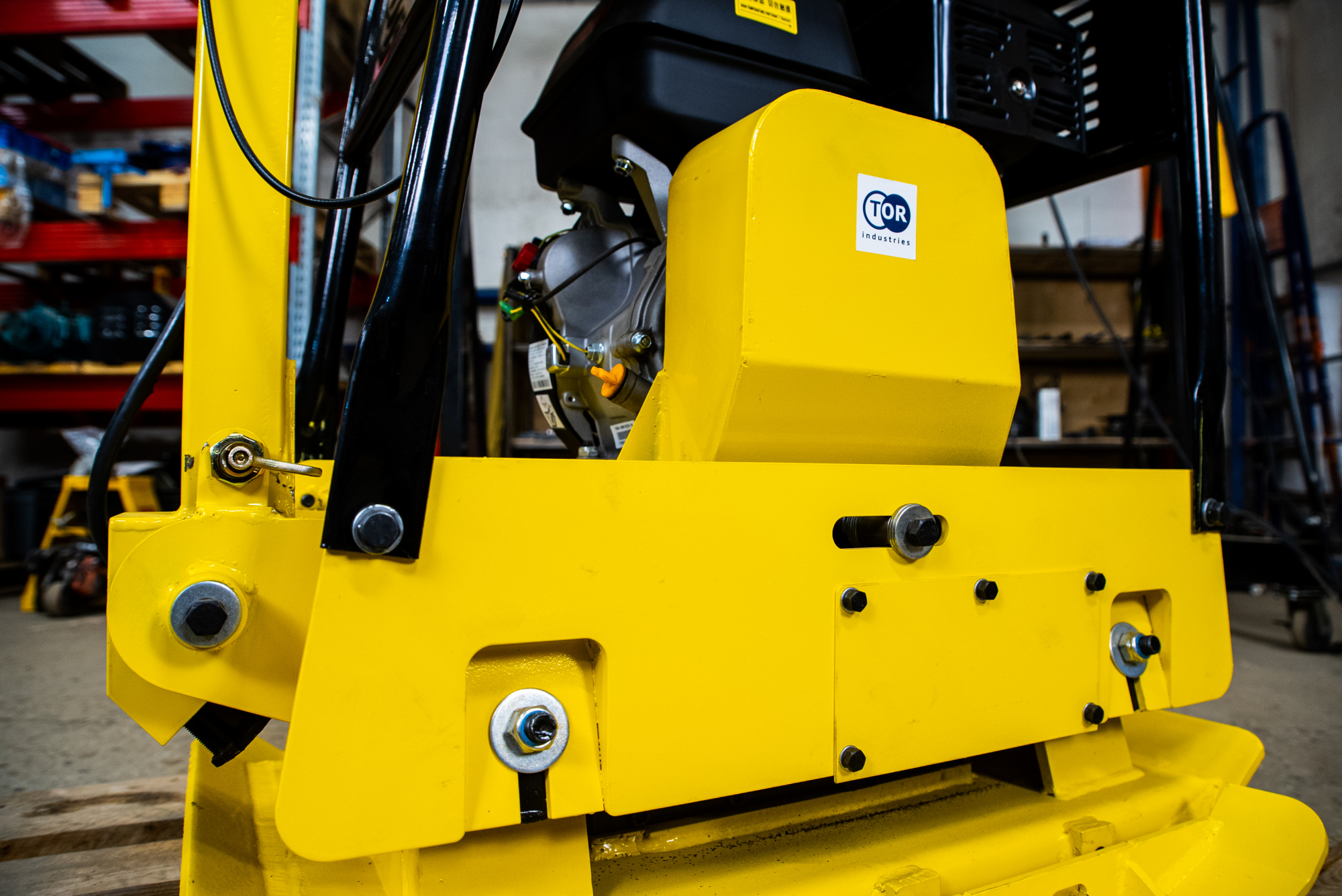 Виброплита реверсивная 235 кг, 30кН (Loncin) TOR C-330 купить