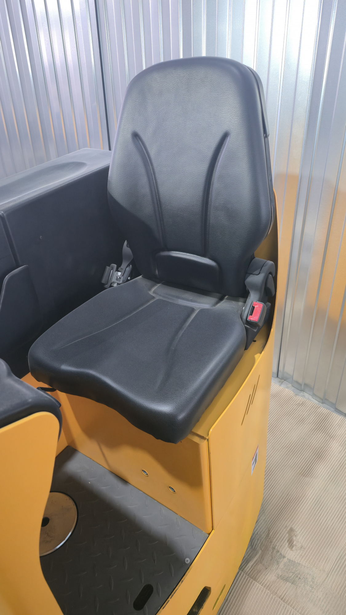 Тележка электрическая 2000 кг 1150 мм XILIN CBD20Z с кабиной 24/320 В/Ач купить